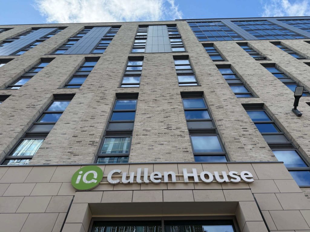 IQ Cullen, Glasgow, looking up
